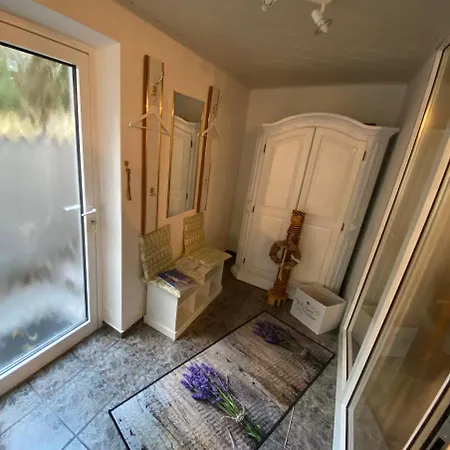 Grosse Helle Am Wald In Nahe Gruenheide Und Berlin Souterrain Apartment *