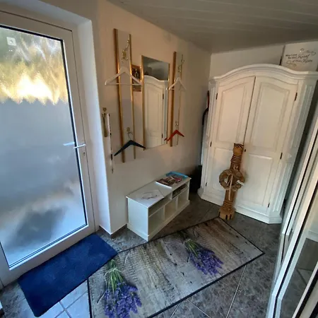 Grosse Helle Am Wald In Nahe Gruenheide Und Berlin Souterrain Apartment *