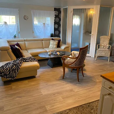 Grosse Helle Am Wald In Nahe Gruenheide Und Berlin Souterrain باد سارو