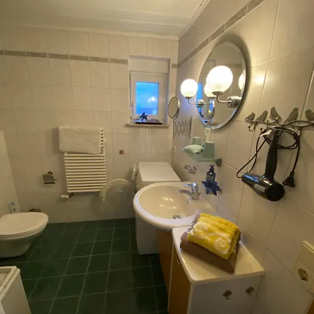 Grosse Helle Am Wald In Nahe Gruenheide Und Berlin Souterrain Apartment *