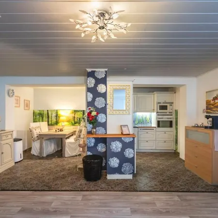 Grosse Helle Am Wald In Nahe Gruenheide Und Berlin Souterrain شقة *