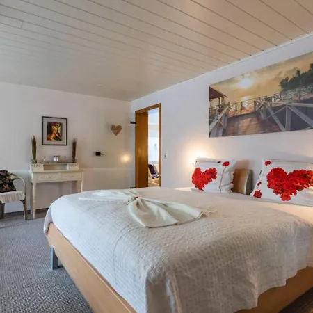 Grosse Helle Am Wald In Nahe Gruenheide Und Berlin Souterrain