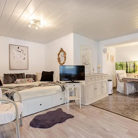 아파트 Grosse Helle Am Wald In Nahe Gruenheide Und Berlin Souterrain *