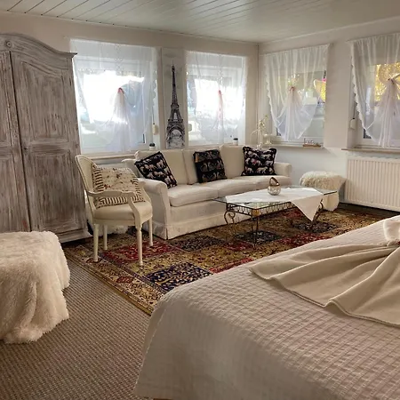 Grosse Helle Am Wald In Nahe Gruenheide Und Berlin Souterrain Apartment