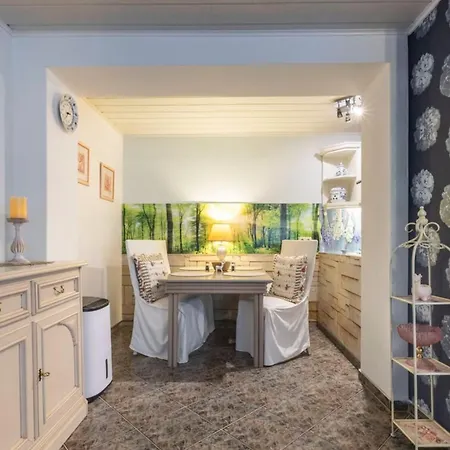 Grosse Helle Am Wald In Nahe Gruenheide Und Berlin Souterrain باد سارو