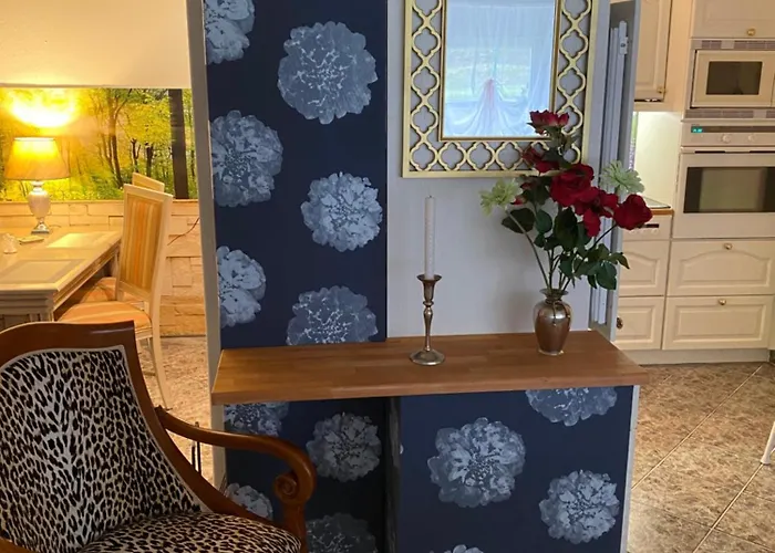 Grosse Helle Am Wald In Nahe Gruenheide Und Berlin Souterrain * Bad Saarow