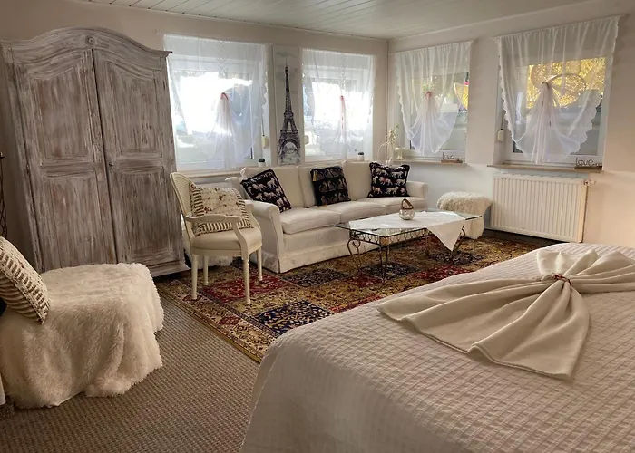 Grosse Helle Am Wald In Nahe Gruenheide Und Berlin Souterrain Daire