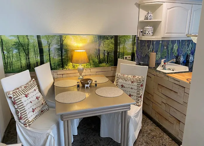 Grosse Helle Am Wald In Nahe Gruenheide Und Berlin Souterrain *