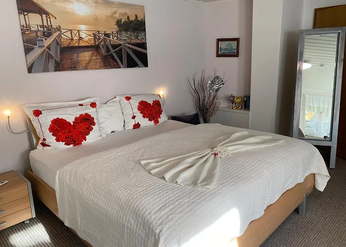 Grosse Helle Am Wald In Nahe Gruenheide Und Berlin Souterrain *